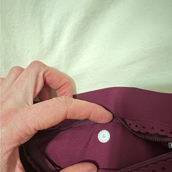 Lululemon Cropped Leggings Purple - Picture 4 of 4